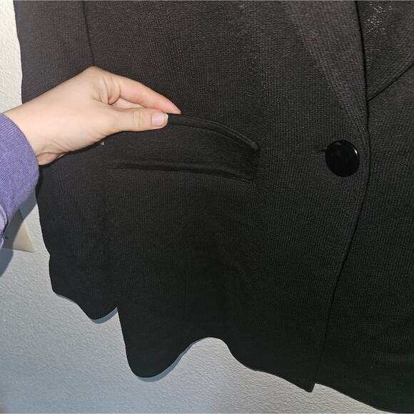 St. John Knit Black Blazer Size 12 - Picture 7 of 7